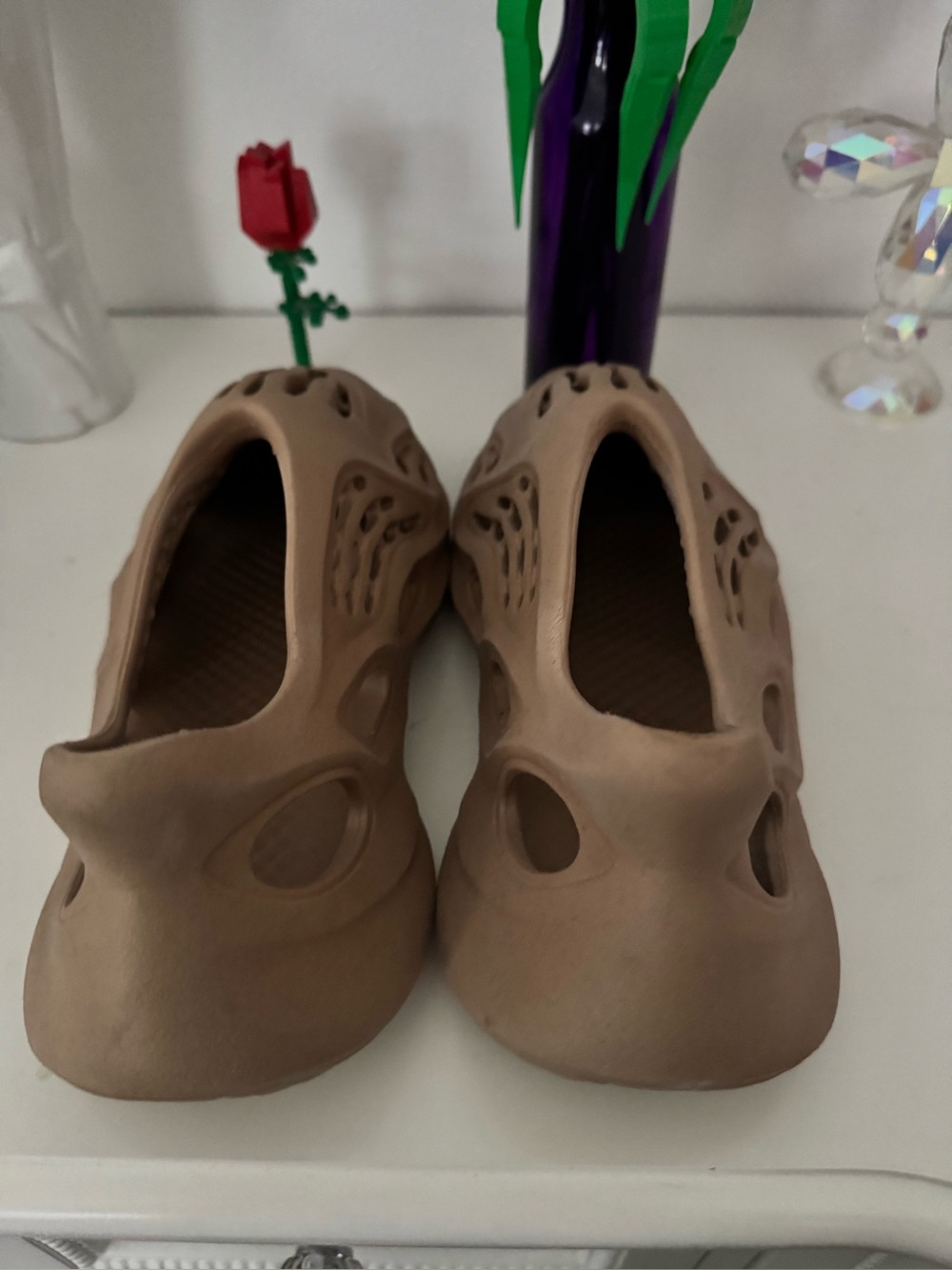 Yeezy Foam Runner in Stone Taupe - Picture 2 of 3